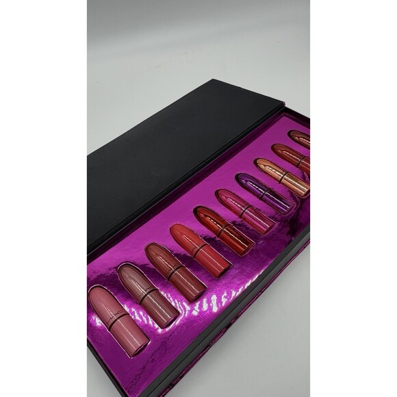 M.A.C Shiny pretty things Lip Kit
